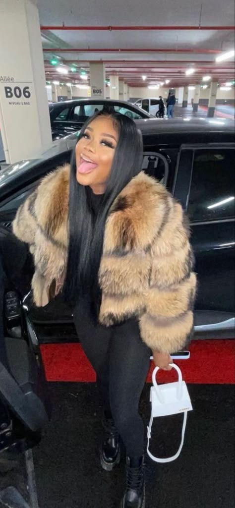 Fur Bubble Coat Outfit, Fur Coat Black Woman, Winter Coats Black Women, Fur Jacket Outfit Black Women, Crop Fur Jacket Outfit, Fur Coat Outfit Black Women, Fur Coat Outfit Baddie, Brown Fur Coat Outfit, Hard Outfits