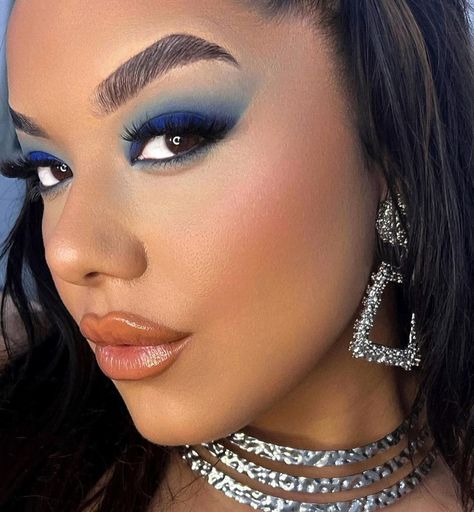 Current mood - FIERCE & BEAUTIFUL! It’s the weekend and we feel a celebration is in order! Any reason to get dressed up, like @make.upbyangy who has created this absolutely stunning make up look using one of our incredible Artistry Sets. Grab yours for show-stopping make up looks! #makeuplooks #beautybrushes #beautytools #beautyblogger Teal Makeup, Beauty Brushes, Make Up Looks, Makeup Styles, Current Mood, Beauty Blogger, Fashion Makeup, Get Dressed, Beauty Tools