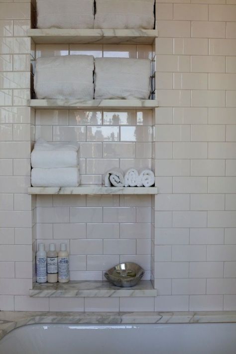 built in tiled shelving Shelves Above Toilet, Marble Shelf, Bath Inspiration, Storage Inspiration, Bathroom Decor Apartment, Shower Niche, Room Shelves, Subway Tiles, 아파트 인테리어