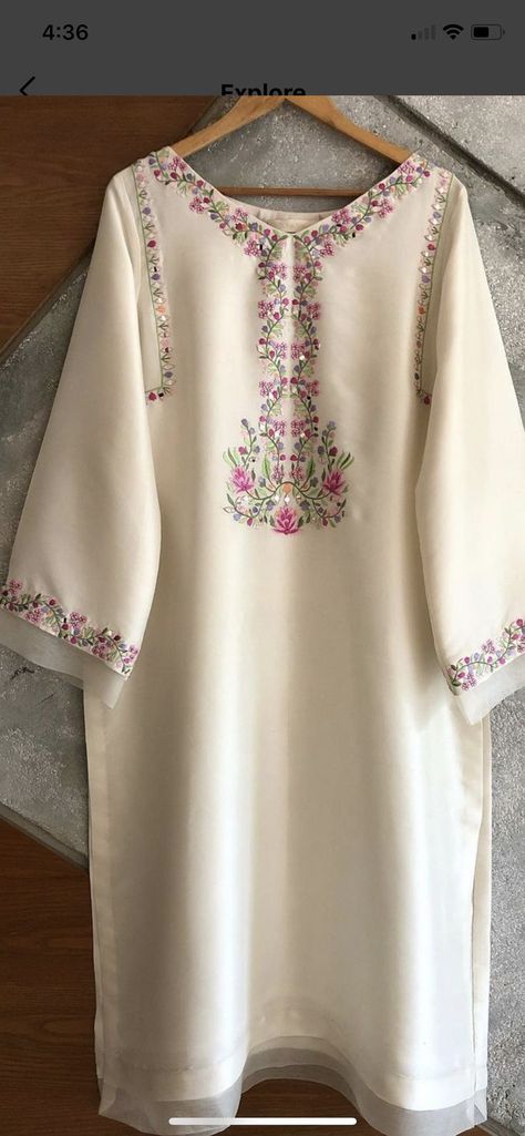 Gol Daman Kurti Design, Kashmiri Design, Clothes Embroidery, Maxi Design, Kurta Design, Kurti Embroidery Design, Casual Indian Fashion, Pakistani Fashion Party Wear, Kurta Neck Design