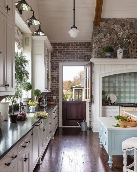 EricRossInteriors on Instagram: “Ok this is the opposite of the project I posted yesterday...but this is a perfect example of how more is more! Also, you know how much I…” Casas Country, Casa Country, Interior Minimalista, Southern Homes, Classic Kitchen, French Country Kitchen, Classic Home Decor, French Home Decor, Up House