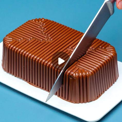 537K likes, 1,011 comments - cookrate.cakes op February 29, 2024: "The chocolate dessert that everyone is talking about! So simple and delicious! Ingredients: milk chocolate: 400 g (14 oz) vegetable oil: 40 ml (1.4 fl oz) sugar: 180 g (6.3 oz) butter: 80 g (2.8 oz) whipping cream: 200 ml (6.8 fl oz) roasted peanuts: 150 g (5.3 oz) cheese cream: 80 g (2.8 oz) powdered sugar: 100 g (3.5 oz) whipping cream: 200 ml (6.8 fl oz) melted dark chocolate: 30 g (1.1 oz) gelatine: 20 g (0.7 oz) water: 20 m Cookrate Chocolate Dessert, Leftover Chocolate Cake Ideas, Easy Chocolate Cake Decoration, Cookrate Cakes, Chocolate Peanut Butter Dessert, Chocolate And Vanilla Cake, Amazing Chocolate Cake Recipe, Gelatin Dessert, Mini Bundt Cakes