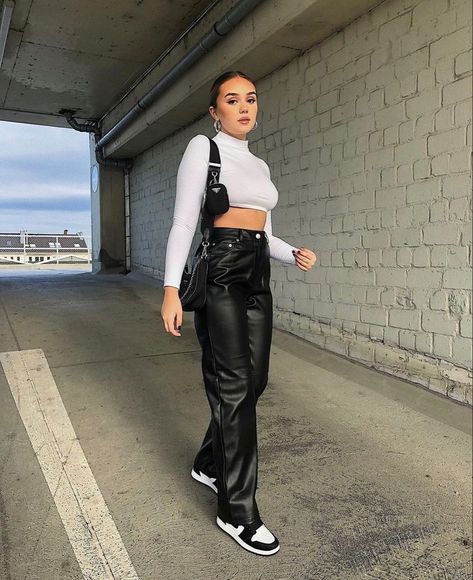 Mode Indie, Lederhosen Outfit, Stile Kylie Jenner, Leather Pants Outfit, Mode Zara, Black Leather Pants, Looks Street Style, Causual Outfits, Looks Style