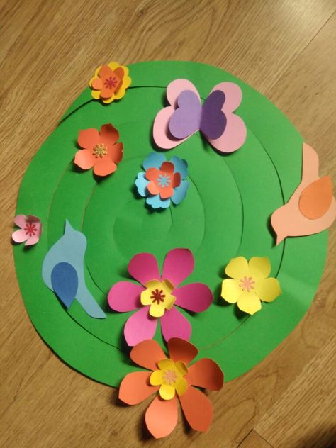 Spring Hanging Decorations Classroom, Spring Ceiling Decorations For Classroom, Diy Spring Decor For Classroom, Spring School Decorations, Spring Season Crafts, Butterfly Classroom Theme, Spring Crafts Preschool, Diy Pop Up Cards, Preschool Decor