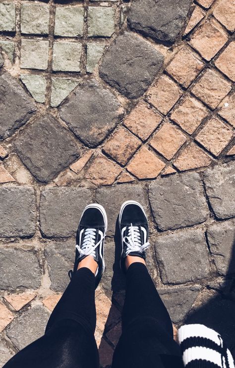 Vans 🤘🏼 Black Vans Outfit, Shoe Selfie, Shoes Wallpaper, Fashion Pic, Beauty Boost, Nike Shoes Air Force, Vans Outfit, Tumblr Pics, Artsy Photos