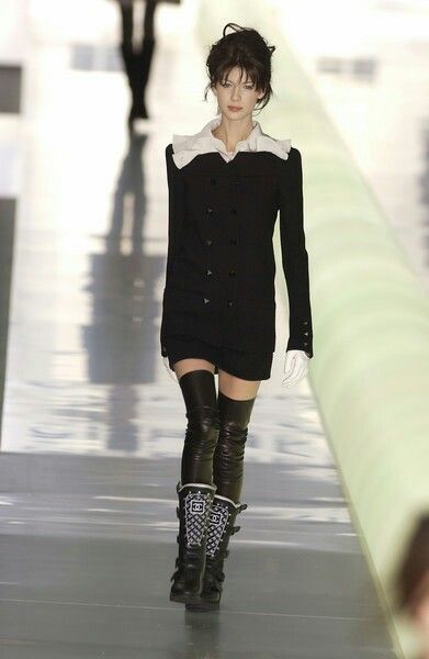 Caitriona Balfe for Chanel Caitrona Balfe, 2003 Runway, Fashion Walk, Runway Fashion Couture, Runway Outfits, Caitriona Balfe, March 8, Chanel Fashion, Runway Pictures