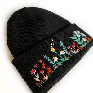 Embroidery Beanie, Hand Sewing Projects, Be Design, Cute Beanies, Embroidered Beanie, Diy Embroidery Patterns, Hand Embroidery Projects, Embroidery On Clothes, Black Beanie