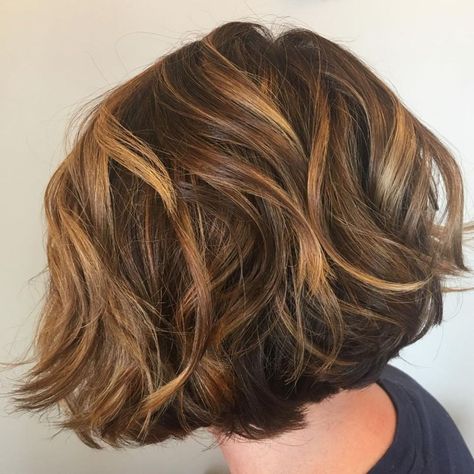 Warm Bronde Balayage Bob Hairstyles For Thick Wavy Hair, Balayage Bob, Messy Bob Hairstyles, Bronde Balayage, Thick Wavy Hair, Textured Bob, Choppy Bob Hairstyles, Thick Curly Hair, Natural Wavy Hair