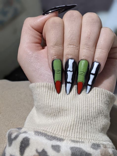 Monster Fingers, Skeleton Fingers, Witch Fingers, Skeleton Finger, Nails Girly, Witches Fingers, Retro Nails, Halloween Decorating Ideas, Finger Nail Art