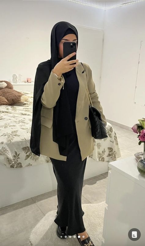 Abaya With Blazer, Outfit Voile, Blazer And Skirt Outfits, Sixth Form Outfits, Modest Hijab, Estilo Hijab, Hijab Wear, Hijabi Outfit, Sixth Form