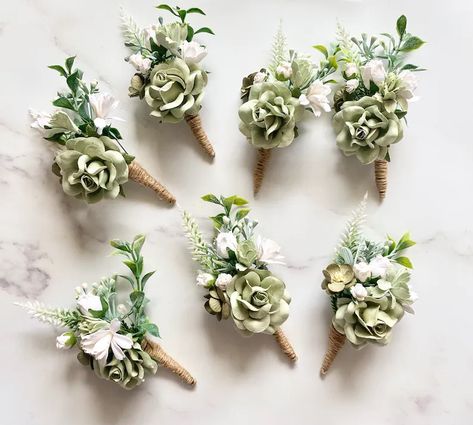 Sage Green Boutonniere, Groomsman Boutonniere, Sage Green Wedding Theme, Green Boutonniere, Green Wedding Decorations, Gold Wedding Flowers, Sage Green Flowers, Green Wedding Bouquet, Green Wedding Flowers