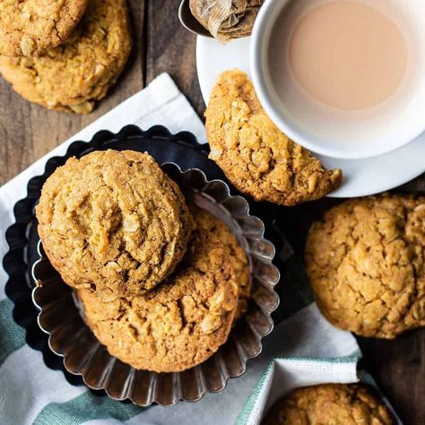 Irish Oat Cookies on the feedfeed Irish Christmas Cookies, Oat Cake Recipe, Irish Cookies, Oat Cookie Recipe, Irish Desserts, Christmas Cookies Recipes, Recipe Notebook, Baking Journal, Irish Butter