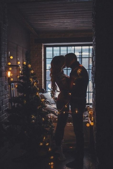 Christmas Couple Photos, Christmas Couple Pictures, Image Couple, Xmas Photos, Christmas Photography, Christmas Photoshoot, Christmas Couple, Studio Photo, Couple Shoot