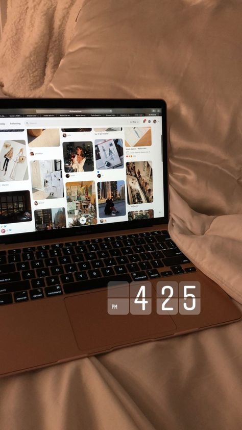 Macbook Ig Story, Macbook Instagram Stories, Macbook Story Instagram, Macbook Story, Laptop Instagram Story, Scared Wallpaper, Time Instagram Story, Snap Ideas, Board Inspiration