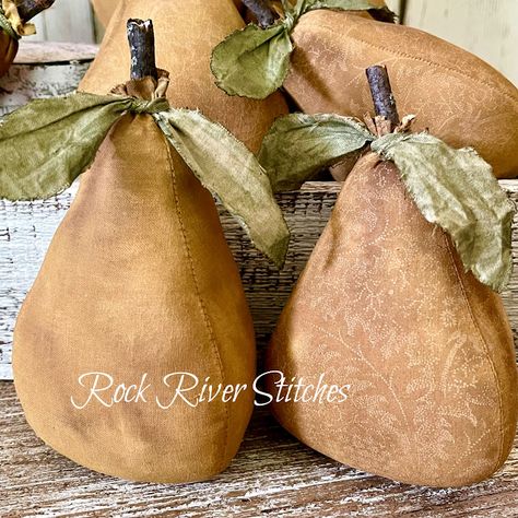 Scrap Fabric Pumpkins Diy, Fall Scrap Fabric Crafts, Primitive Fall Crafts Diy, Primitive Sewing Pattern, Primitive Crafts Diy, Free Primitive Patterns, Primitive Sewing Patterns, Primitive Crafts To Make, Primitive Fall Decorating