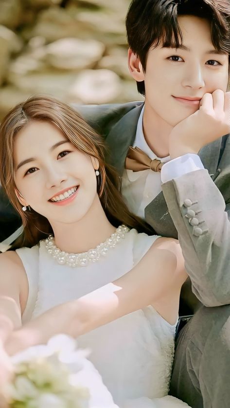 Young Couples Photography, Pageant Costumes, Fall Photo Shoot Outfits, Korean Couple Photoshoot, Wedding Dresses Videos, Wedding Dress Sketches, Jeno Jaemin, Pre Wedding Photoshoot Outfit, Korean Wedding Photography