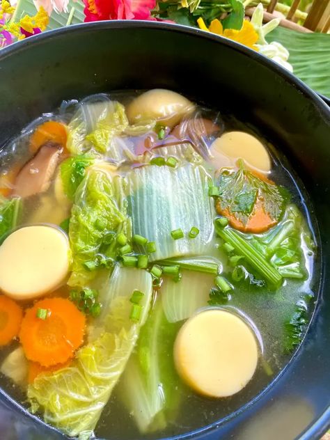 Thai Vegetable Soup (Tom Jued) – Hungry in Thailand Thai Veggie Soup, Chinese Vegetable Soup Recipes, Clear Veggie Soup, Thai Clear Soup, Asian Vegetable Soup, Chunky Soups, Chinese Vegetable Soup, Thai Vegetables, Thai Vegetable Soup