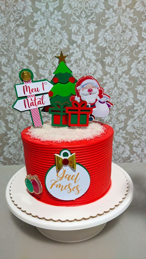 Bolo com topinhos, bolo com plaquinhas, bolo de natal, bolo natalino, bolo com papai noel, bolo vermelho, ideia para mesversário, mêsversario de papai noel, papai noel, presente, primeiro natal Bachelorette Cake, Glow Birthday Party, Christmas Holiday Cake, Cake Decorating Set, Christmas Cake Designs, Glow Birthday, New Year's Cake, Creative Birthday Cakes, Pink Cake