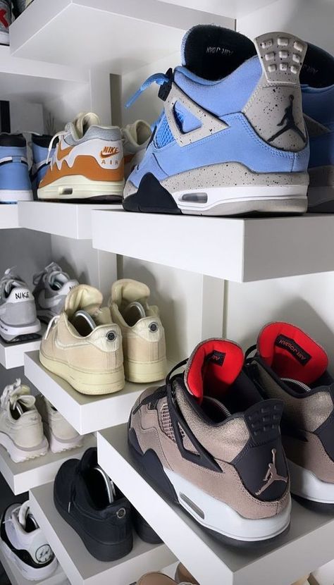 Hypebeast Shoes, Sneakerhead Room, Rick Owens Shoes, Yeezy Boots, Nike Off White, Diy Sneakers, All Nike Shoes, Celebrity Workout, Womens Air Jordans