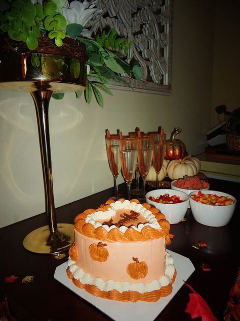 Fall Surprise Birthday Party, Fall Birthday Cake Aesthetic, Autumn Bday Party, Fall 21st Birthday Ideas, Fall Birthday Party Ideas For Women Decorations, Fall Party Inspiration, Cute Fall Party Ideas, Fall Aesthetic Party, Autumn Party Aesthetic