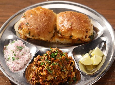 How to make Bombay Style Anda Pav Bhaji - SK Khazana, recipe by MasterChef Sanjeev Kapoor Anda Bhurji, Pav Recipe, Pav Bhaji Masala, Sanjeev Kapoor, Pav Bhaji, Microwave Cooking, Desi Food, Garam Masala, Spicy Recipes