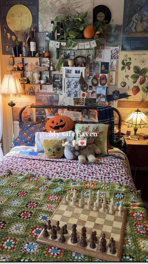 Bedroom Sheets, Apartment Things, Dream Bedroom Inspiration, Pinterest Room Decor, Cute Room Ideas, Cozy Room Decor, Pretty Room, Dreamy Room, Cozy Autumn