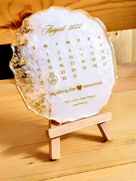 25th Wedding Anniversary Decorations, Couple Frame, Diy Resin Gifts, Resin Wedding, Exploding Gift Box, Wedding Anniversary Decorations, Plant Pot Diy, Resin Crafts Tutorial, Wedding Signs Diy