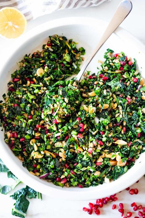 This Kale Farro Salad with Almonds and Pomegranate is one of my all-time favorite vegan salads. Think of this like a wintery Kale Tabbouleh Salad. It's loaded up with chopped kale, parsley and farro.  Pomegranate seeds replace out-of-season tomatoes here and toasted almonds give this a nice crunch! The best part? It can be made ahead! Great for mid-week lunches.  Leap into the boundless and make it your home. ~Yang Zho This Kale and Farro Salad (aka Kale Tabbouleh Salad) is bright, cheery and fe Salads Winter, Salad With Almonds, Farro Salad Recipes, Tabouli Salad, Chopped Kale, Tabbouleh Salad, Farro Salad, Kale Recipes, Wheat Berries