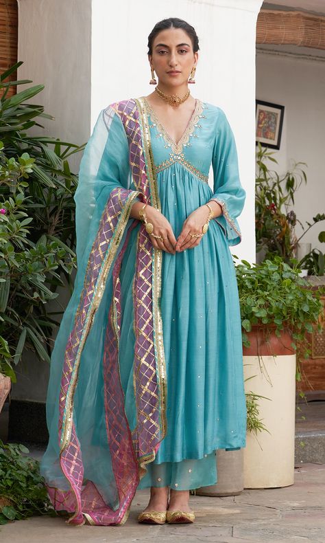 Kurti With Lace Design, Duppata Designer, Indian Suit Designs, Organza Kurta Set, Anarkali With Palazzo, Indian Suits For Women, Desi Outfits, Trendy Outfits Indian, Turquoise Fabric