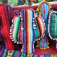 Mark Montano: No Sew Cactus Pillows Diy Cactus Pillow, Serape Bedroom, Cute Pillows Diy, Cactus Cushion, Cactus Craft, Cactus Pillow, Cactus Diy, Cactus Decor, Cactus Design