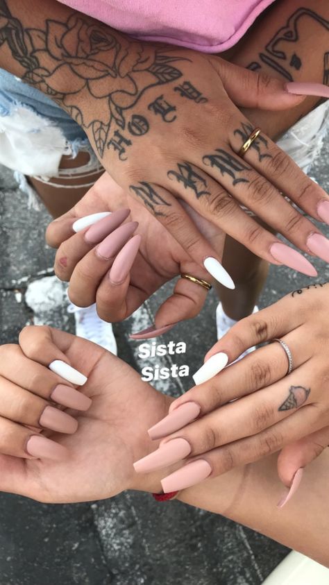 Finger Tats, Hand And Finger Tattoos, E Tattoo, Hand Tattoos For Guys, Girly Tattoos, Dope Tattoos, Finger Tattoos, Diy Nails, Body Art Tattoos