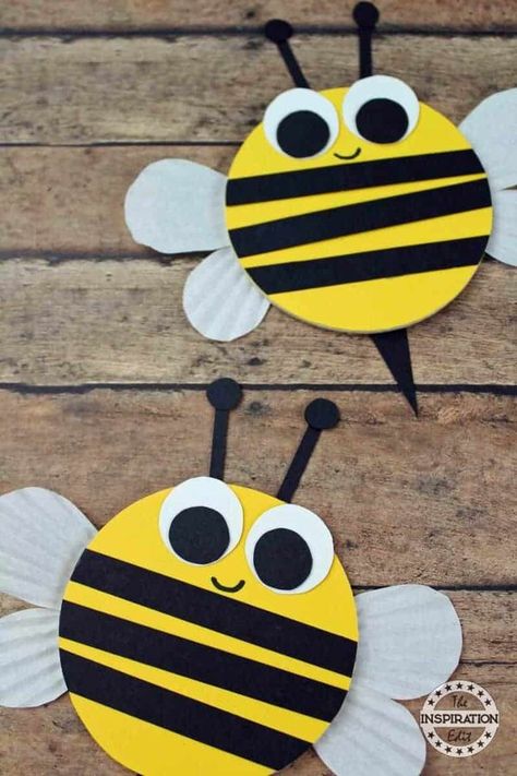 Honeybee Paper Craft, Honeybee Crafts For Kids, Paper Bees Diy, Honey Bee Crafts For Kids, Honey Bee Crafts, Honey Bee Craft, Bees For Kids, Honey Bee Theme, Bumble Bee Craft