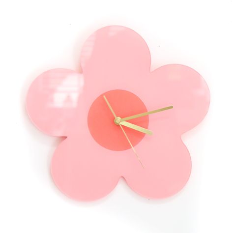 11.75" acrylic daisy clock. Comes with hands off clock, just add them on and press into place. Requires 1 AA battery (not included). For custom daisy colors, just contact me for a custom listing. Daisy Colors, Daisy Decor, Flower Clock, Party Garland, Pink Home Decor, Acrylic Decor, Dreamy Room, Home Decor Lights, Pool Towels