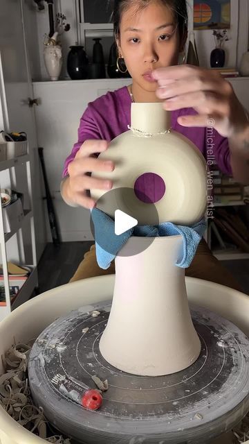 𝙏𝙝𝙚 𝘾𝙚𝙧𝙖𝙢𝙞𝙘 𝙎𝙘𝙝𝙤𝙤𝙡 on Instagram: "How to make a donut vase ❤️
•••
Follow @michelle_wen_artist for more!" Doughnut Vase Decor, Donut Vase Pottery, Donut Vases, Donut Vase, Pottery Tips, Pottery Form, Hand Building, Slab Pottery, Ceramic Ideas