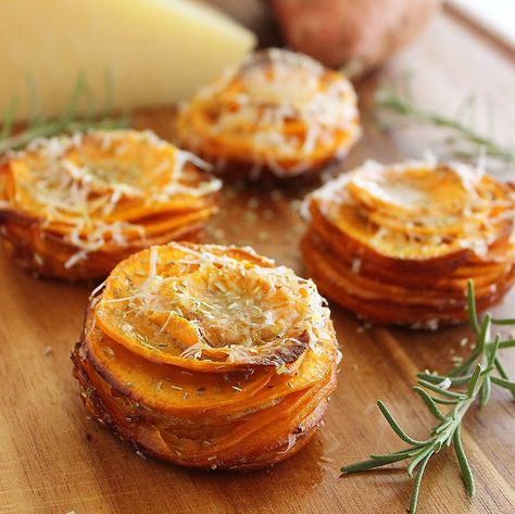 Crispy Parmesan-Rosemary Sweet Potato Stacks – The Comfort of Cooking Sweet Potato Stacks, Potato Stacks, Layered Potato, Autumn Side Dishes, Fluffy Mashed Potatoes, Recipes For The Whole Family, Cranberry Relish, Potato Side Dishes, Crumbled Bacon