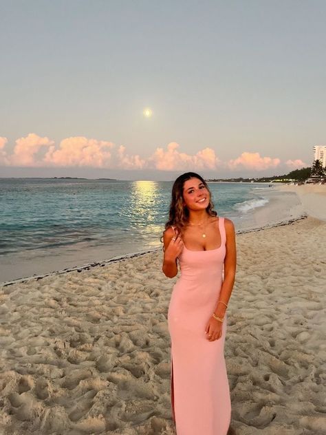 Summer Vacay Dresses, Easter Outfit Inspo Church, Greece Vacation Outfit, Sunset Poses, Spring Break Pictures, Spring Break Dress, Summer Picture Poses, Quince Dress, Summer Fits