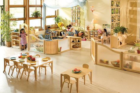 Community Playthings | Free room layout service Montessori Classroom Layout, Wolf Room, Early Learning Environments, Preschool Designs, Classroom Interior, Daycare Design, Preschool Rooms, Early Childhood Classrooms, Home Daycare