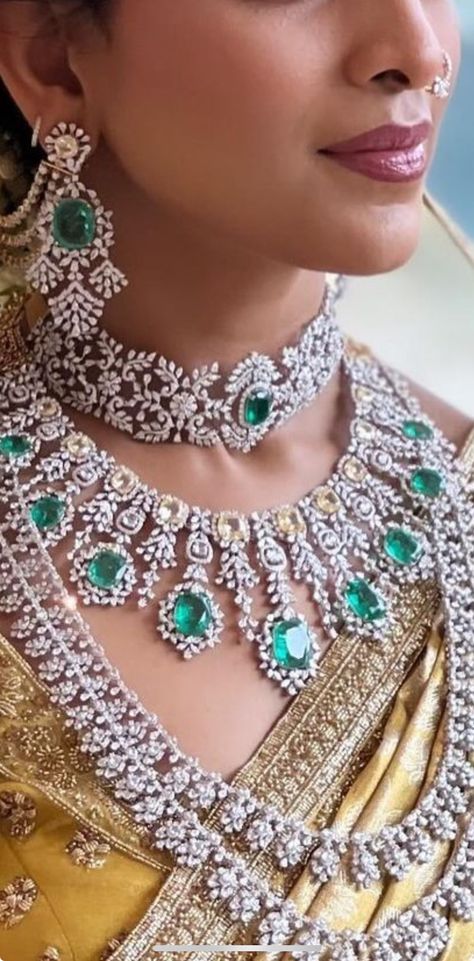 Flat Diamond Necklace Indian, Vasundhara Diamond Roof Jewellery, Diamond Chokar Design, Emerald Jewelry Necklace Indian, Telugu Jewellery, Awesome Necklaces, Diamond Haram, Jewellery Model, Diamond Earrings Indian