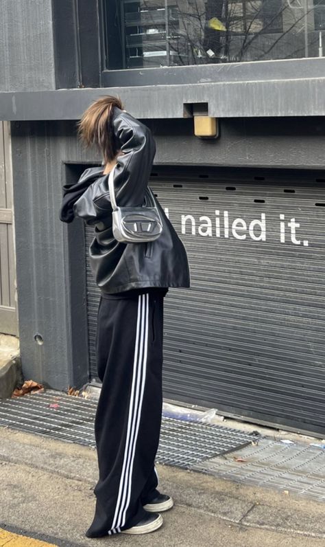 Adidas Black Track Pants Outfit, Black Adidas Joggers Outfit, Black Adidas Track Pants Outfit, Adidas Track Pants Outfit Aesthetic, Black Adidas Pants Outfits, Adidas Trousers Outfit, Adibreak Pants Outfit, Adidas Joggers Outfit, Adidas Track Pants Outfit