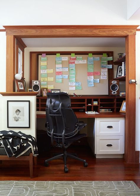 Ayelet Waldman and Michael Chabon Berkeley Writer's Studio ; Gardenista Dark Academia Desk Setup, Writing Space Inspiration, Writers Office, Writers Studio, Landscaping 101, Writer's Office, Office Inspiration Workspaces, Writing Studio, Craft Studios