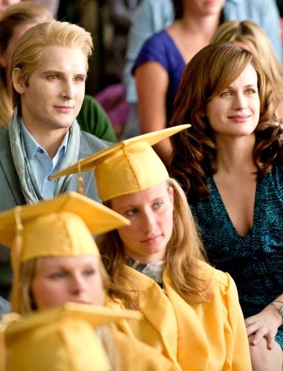 Proud parents Carlisle and Esme at Forks High Graduation, Eclipse Esme And Carlisle, Sabrina Spellman Style, The Twilight Saga Eclipse, Twilight Quotes, Twilight Saga Series, Peter Facinelli, Twilight Breaking Dawn, Breaking Dawn Part 2, Twilight Film