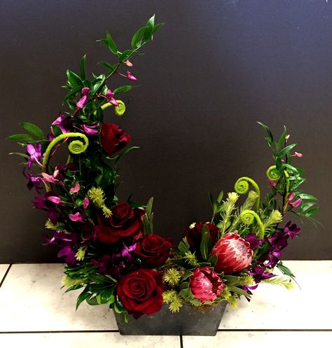 Crescent Arrangement Crescent Flower Arrangement, Crescent Floral Arrangements, Crescent Shaped Flower Arrangements, Crescent Arrangement Floral Design, Asymmetric Floral Arrangement, Crescent Flower Arrangement Design, Hogarth Curve Floral Arrangements, Crescent Moon Floral Arch, Home Flower Decor