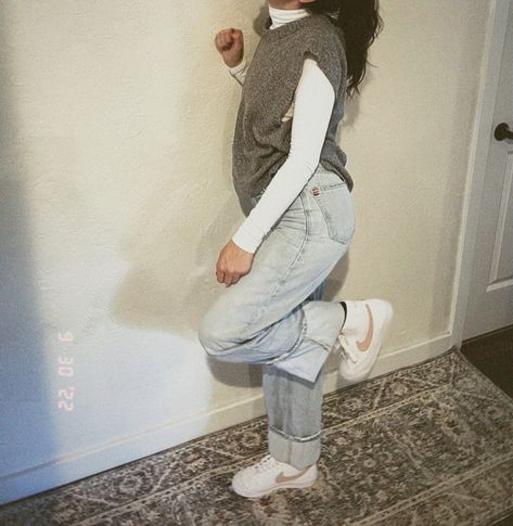 Fall inspo, inspo, fall, fall fashion, style, cute, streetstyle, mom jeans, urban outfitters, nike blazers, nike, nike blazer mid 77, vintage, vintage look, vest, outfit inspo, grey vest, long sleeve shirt, white shoes, athletic shoes, high top shoes, high top sneakers, white sneakers, jeans, fall outfit, fall outfits, fall jeans, large jeans, blue jeans, jeans cuffed, cuffed jeans, streetwear, streetwear look, 2022 fall style, how to style vest, fall inspo outfits, how to style 90s look, 90s Blazer High Tops Outfit, White Sneakers Jeans, Blazer Mids, 2022 Fall Style, Jeans Fall Outfit, Blazers Nike, Fall Inspo Outfits, High Tops Outfit, Large Jeans