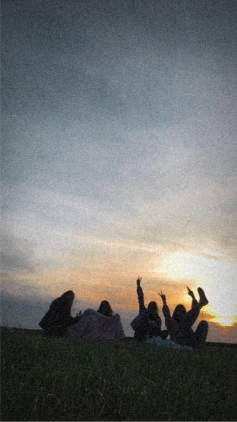 Friends Quality Time Aesthetic, Sunset Field, Short Bible Quotes, School Dr, Summer Vision, Camp Vibes, Romanticizing Life, Summer Goals, Desert Island