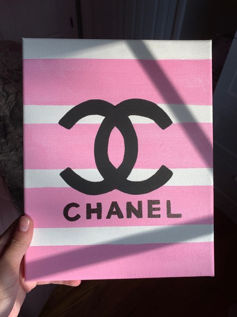 Channel Painting Canvas, Chanel Painting Ideas, Painting Ideas On Canvas For Bedroom Room Decor, Chanel Painting Canvases, Canvas Painting Ideas Y2k, Paint Inspo Aesthetic, Painting Ideas For Bedrooms Canvases, Coquette Painting Ideas Easy, Painting Ideas Square Canvas