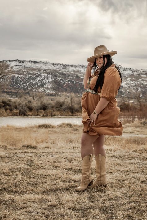 Cowgirl Boots Outfit Curvy, Plus Size Dress And Boots, Plus Western Outfits Women, Plus Size Cowboy Boots Outfit For Women, Cowgirl Plus Size Outfits, Plus Size Cowgirl Outfits Summer, Western Outfits Plus Size, Western Dresses With Boots, Western Plus Size Outfits