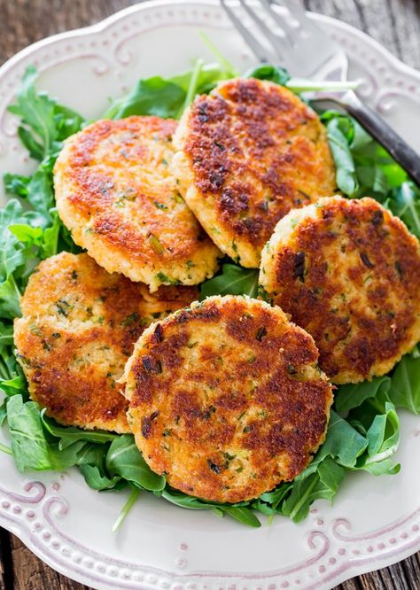 Easy Crab Cakes, Fried Crab Cakes, Crab Cakes Easy, Crab Cake Recipes, Crab Cake Recipe, Jo Cooks, Crab Cake, Crab Recipes, Crab Cakes