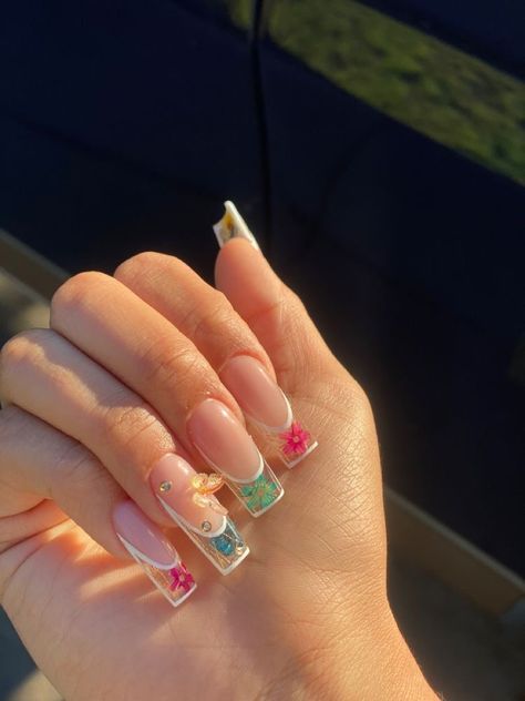 Clear French Tip Nails With Flowers, Clear Nail Designs With Flowers, Glass Nails With Flowers, Transparent Nails With Flowers, Nail Inspo Acrylic Flowers, Clear With Design Nails, Dried Flower Nails Acrylics Short, Clear With Flowers Nails, Clear Acrylic Nails With Flowers Inside