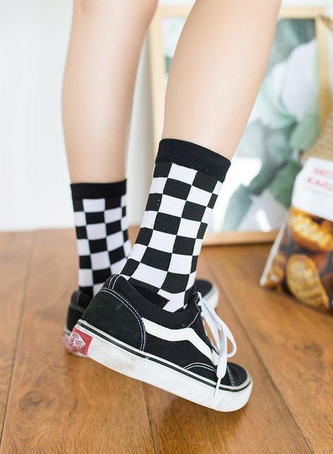 Vans Socks Outfit, Checkered Socks, Bags For Women Fashion, Vans Socks, Women Socks Fashion, Fashion Designer Clothes, Hair Color Streaks, White Minimal, Sock Outfits