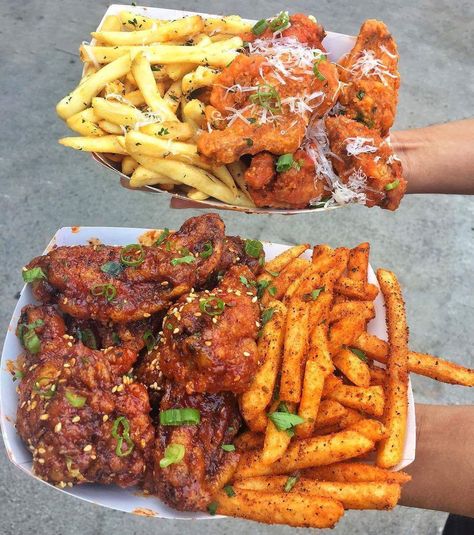 Fries Aesthetic, Wings And Fries, Food Babe, Yummy Comfort Food, Food Goals, Food Obsession, Food Cravings, I Love Food, Amazing Food